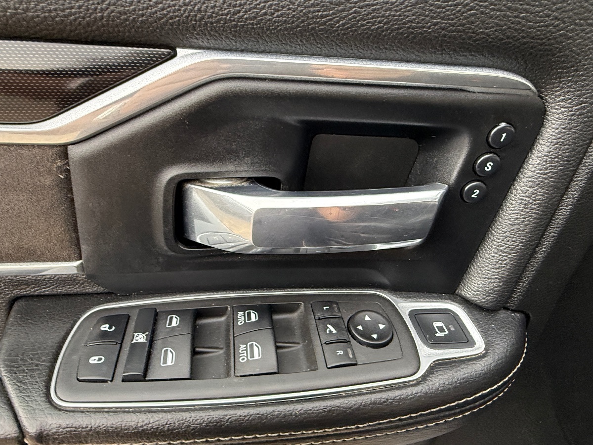 2022 Ram 3500 Laramie photo 21