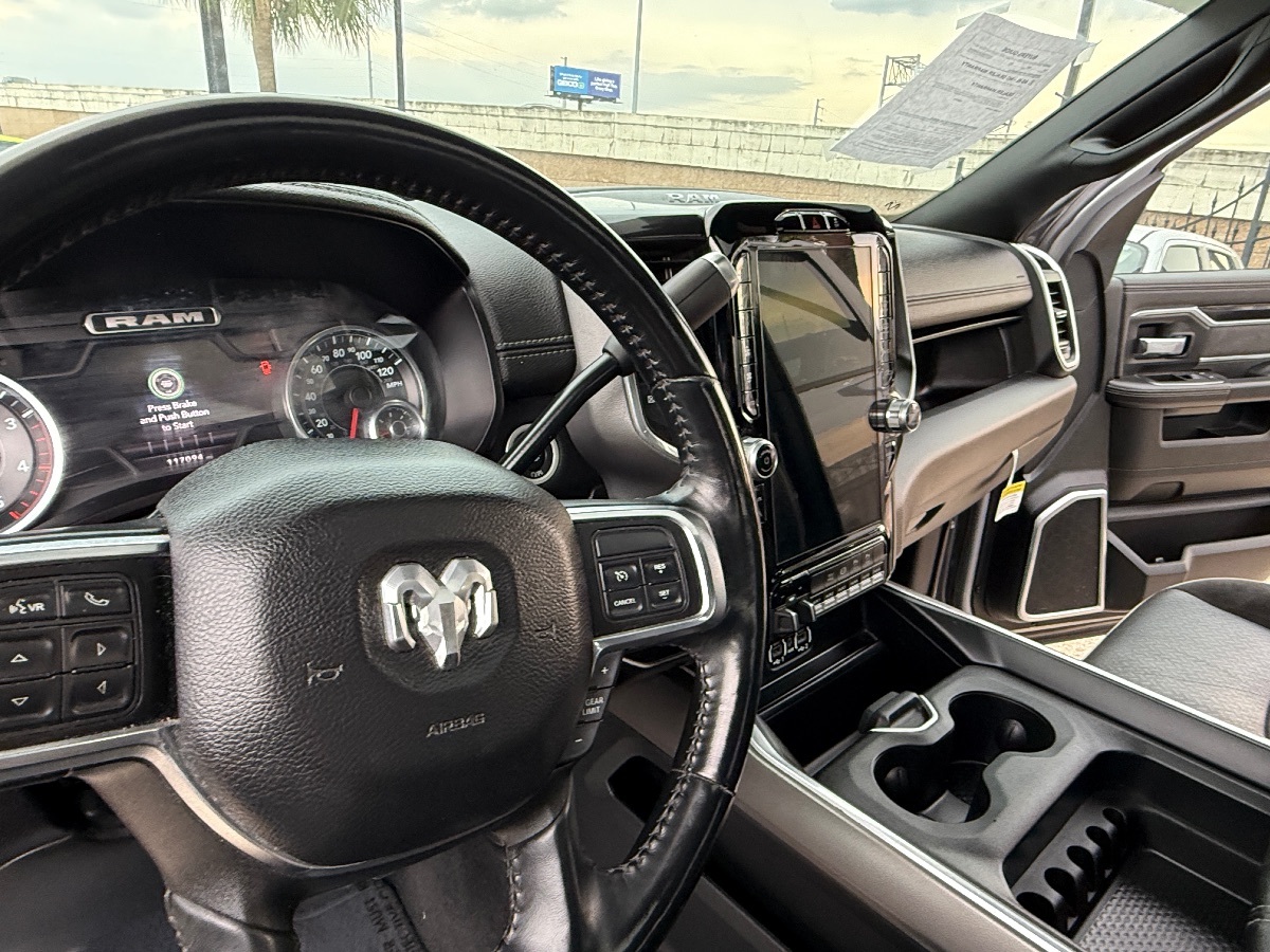 2022 Ram 3500 Laramie photo 24
