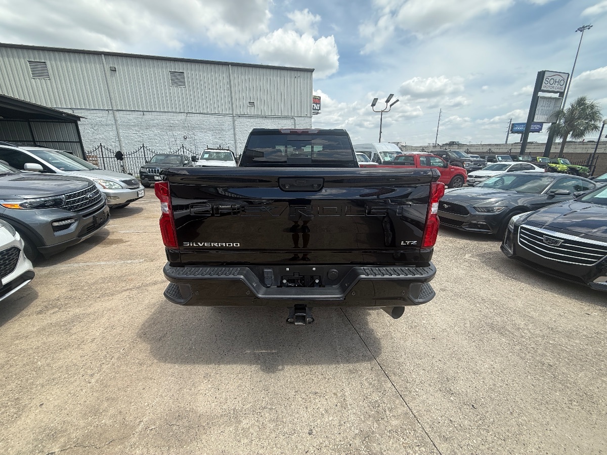 2023 Chevrolet Silverado 2500HD LTZ photo 3