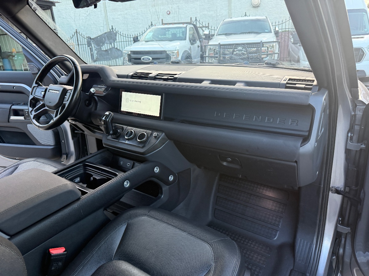 2021 Land Rover Defender 90 X-Dynamic S photo 16