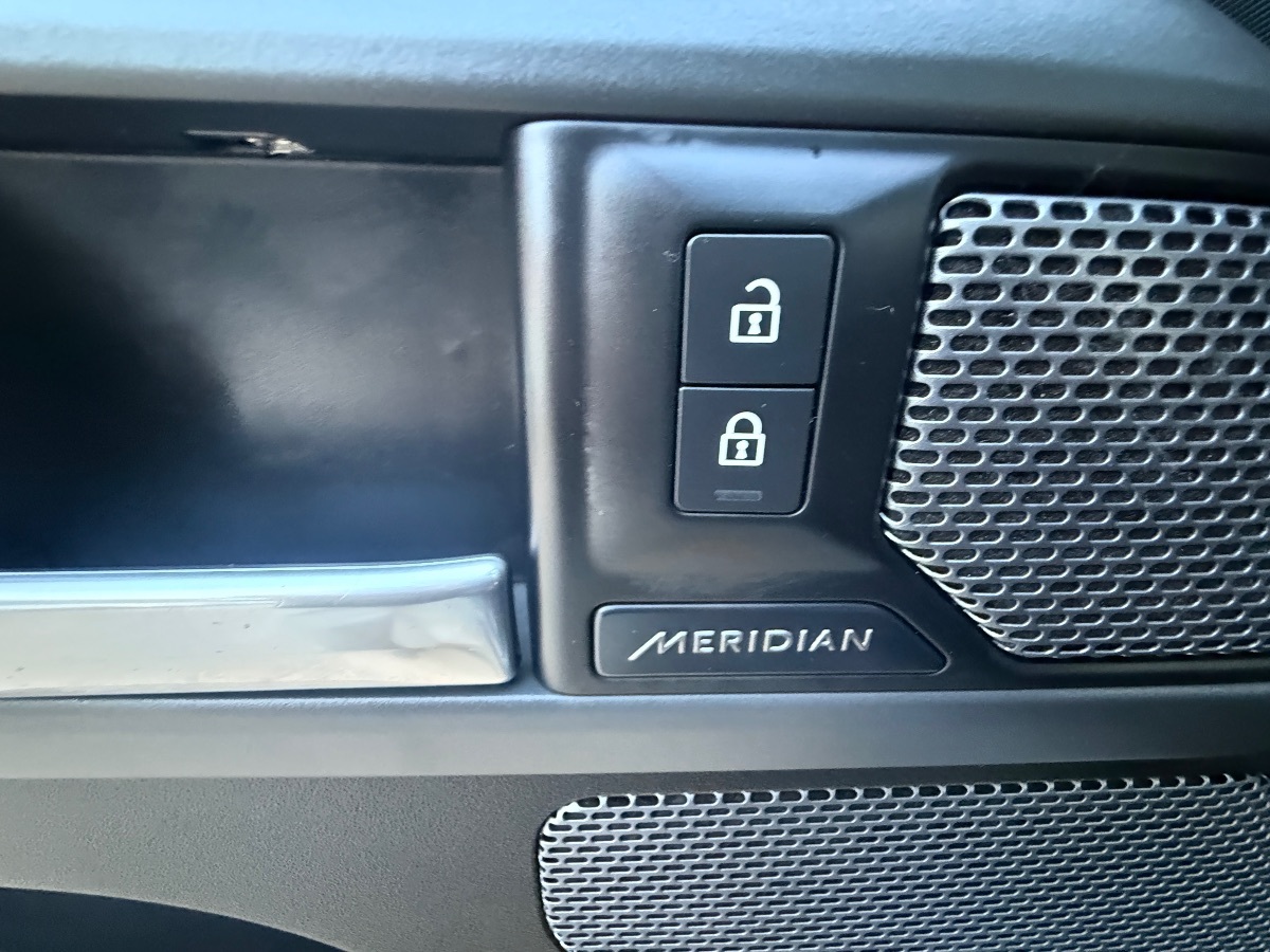 2021 Land Rover Defender 90 X-Dynamic S photo 21