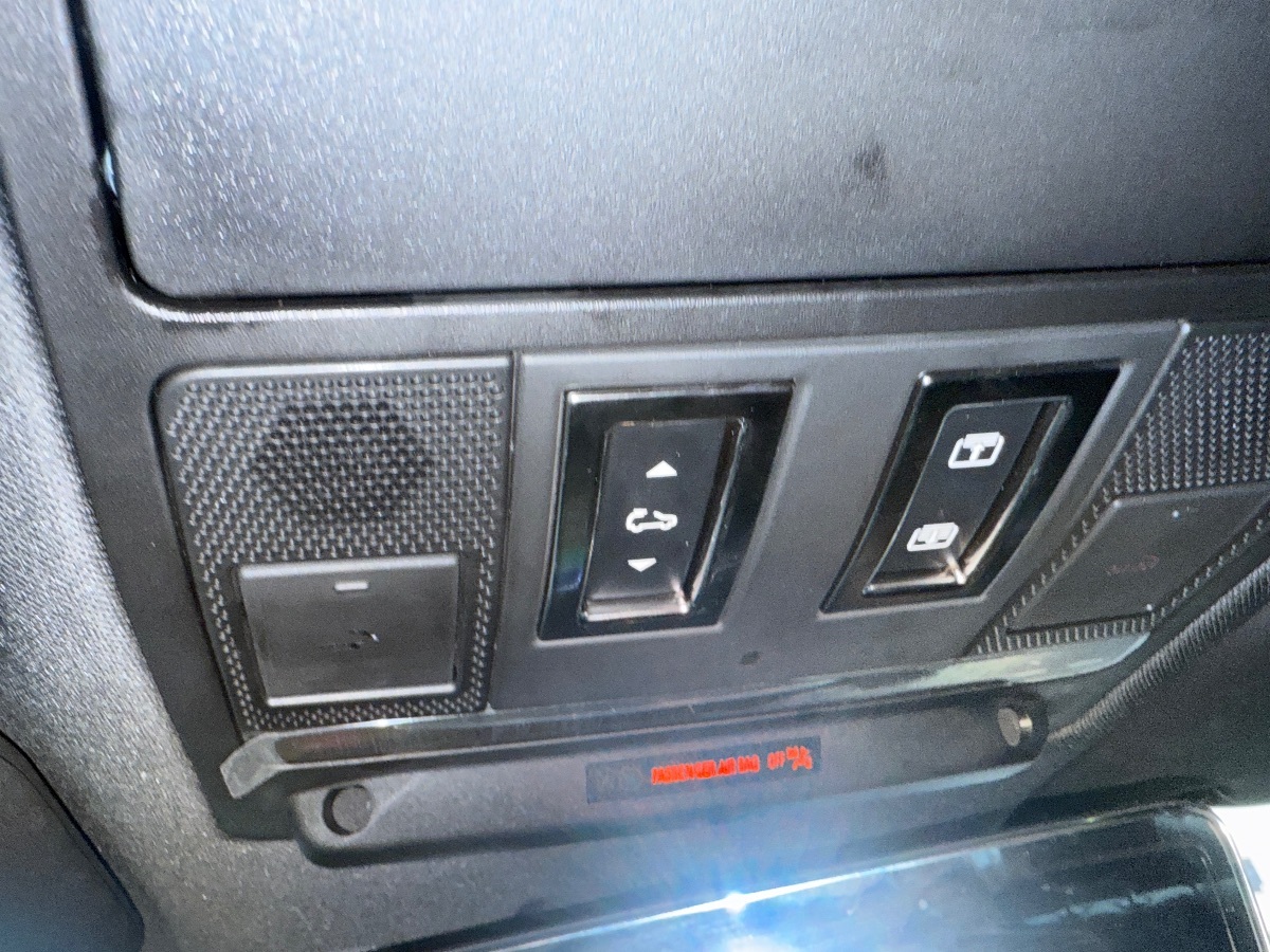 2021 Land Rover Defender 90 X-Dynamic S photo 32