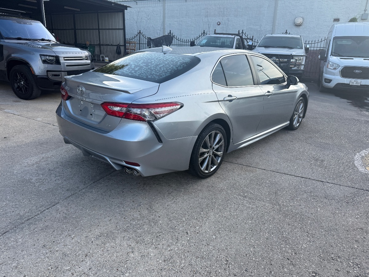 2020 Toyota Camry SE photo 4
