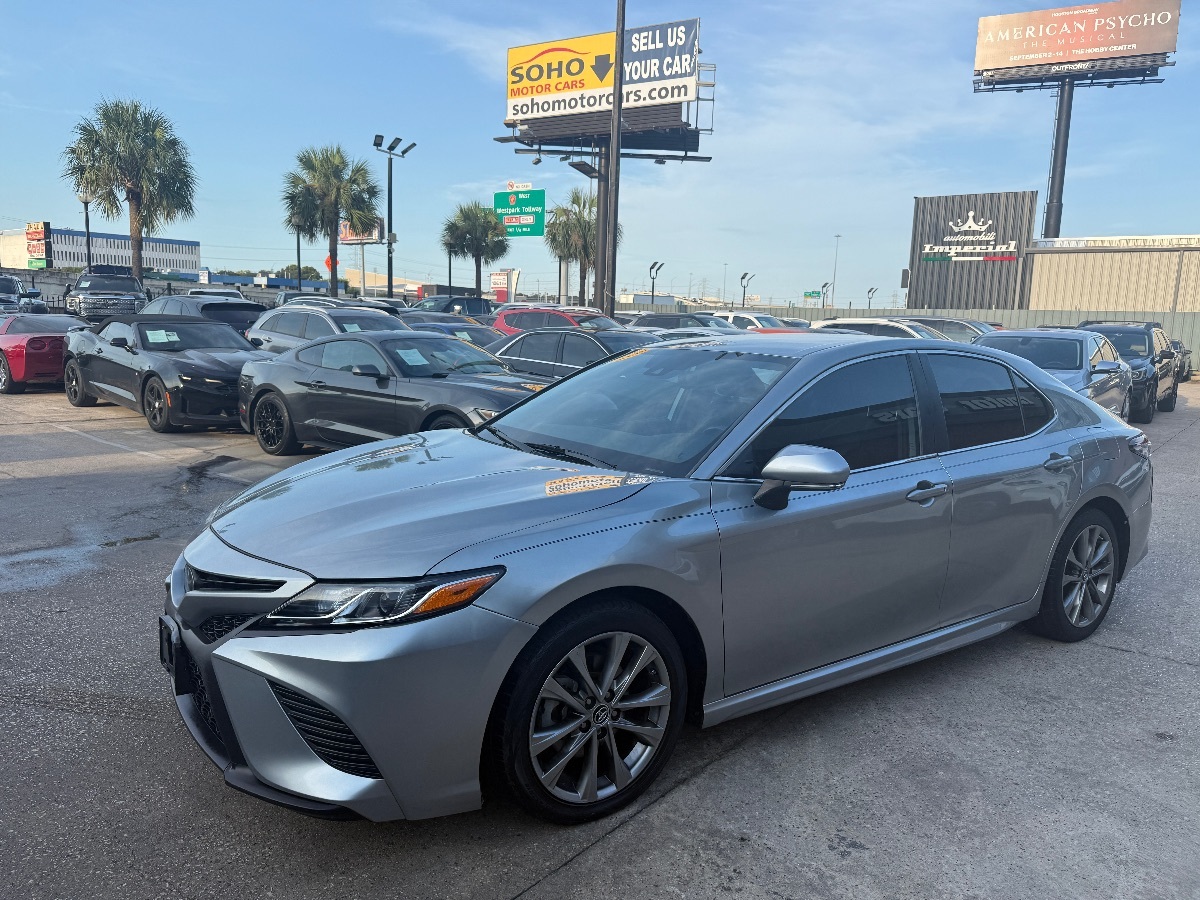 2020 Toyota Camry SE photo 7