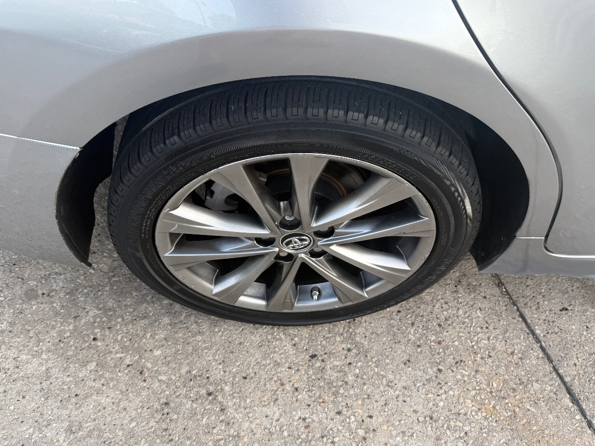 2020 Toyota Camry SE photo 12