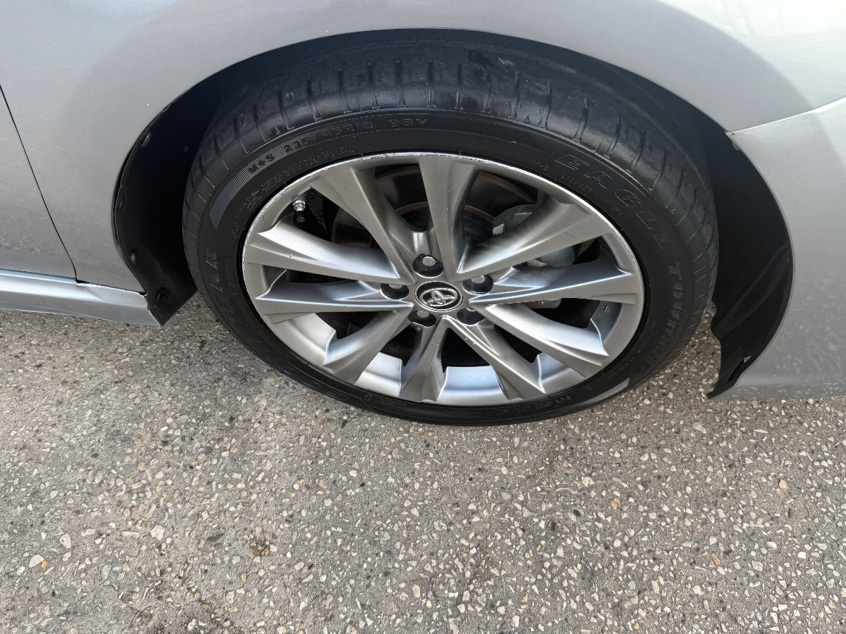 2020 Toyota Camry SE photo 13