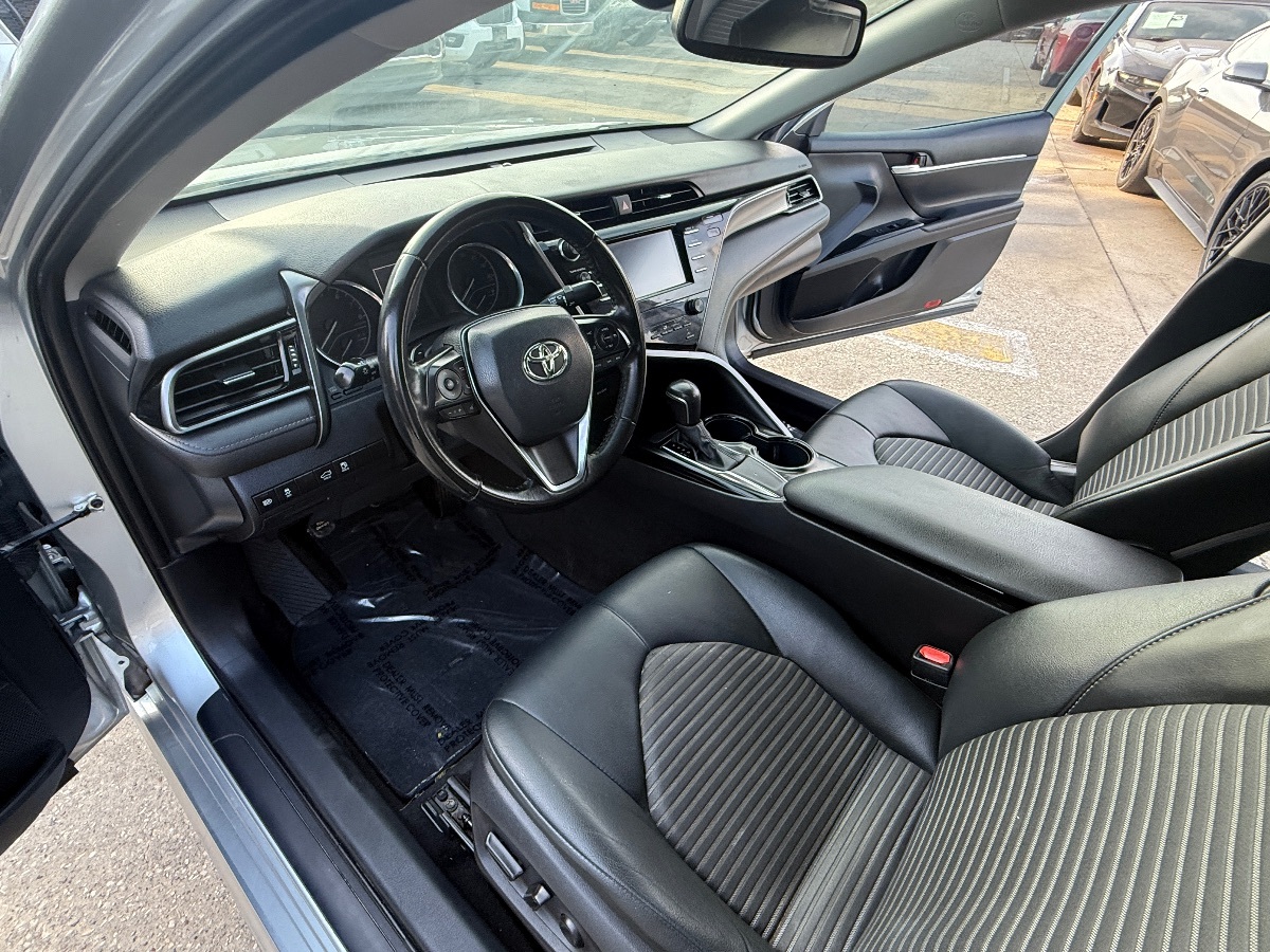 2020 Toyota Camry SE photo 21