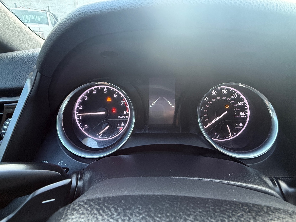 2020 Toyota Camry SE photo 25