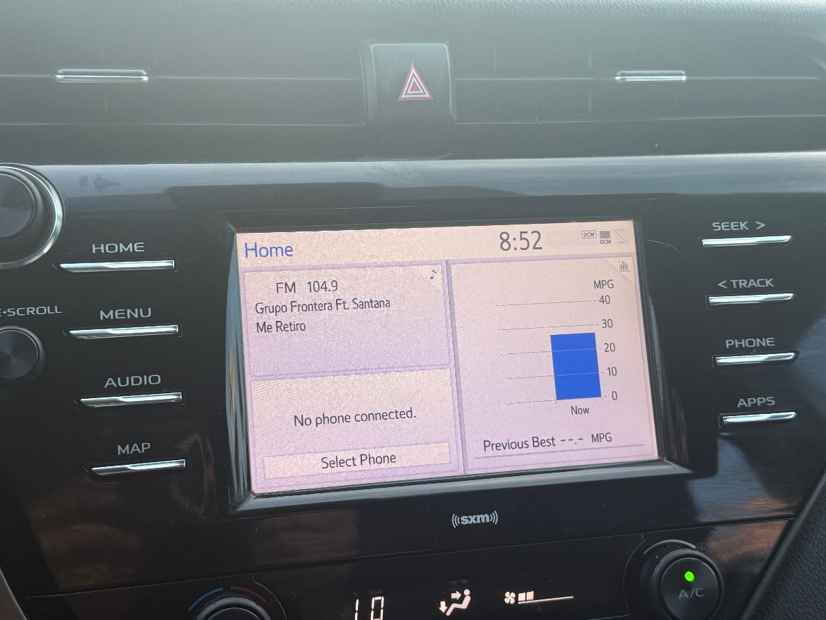 2020 Toyota Camry SE photo 26