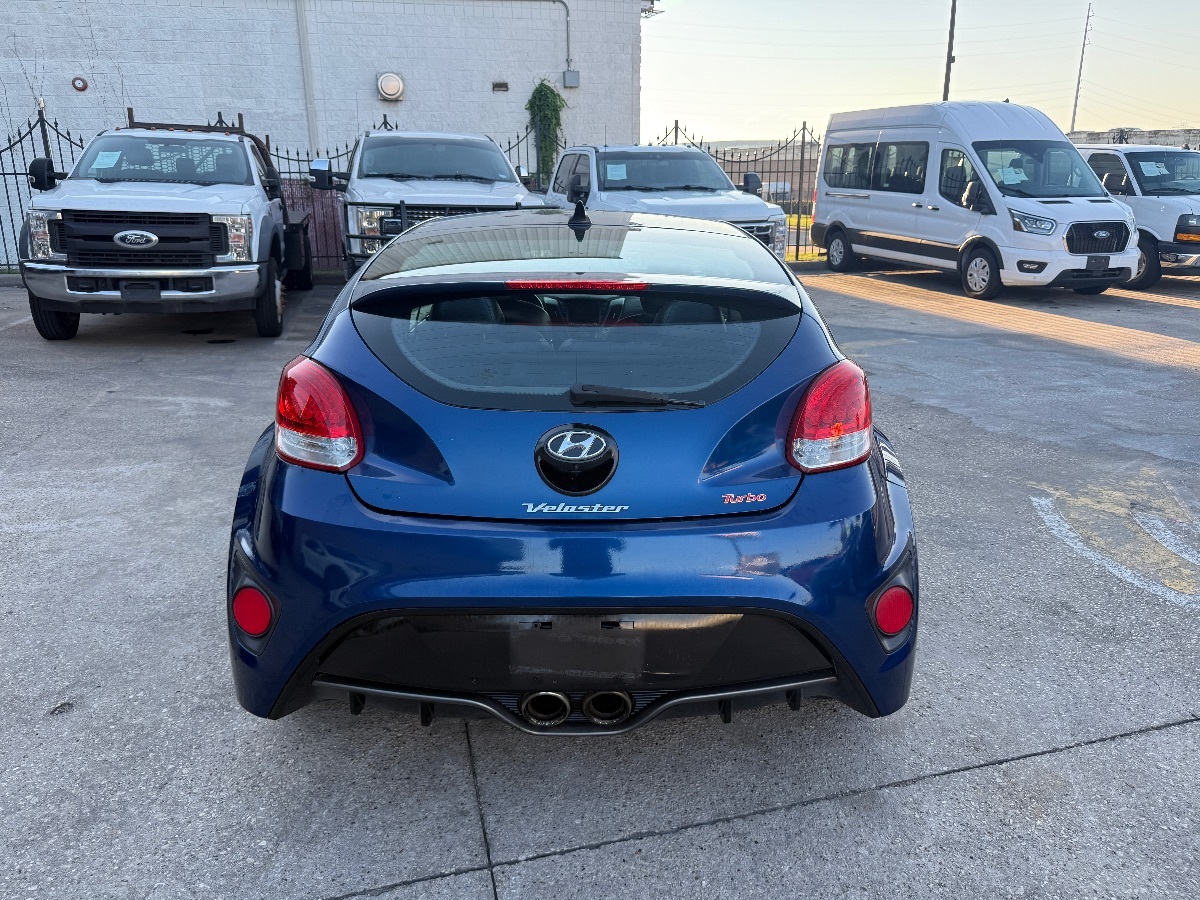 2016 Hyundai Veloster Turbo photo 2