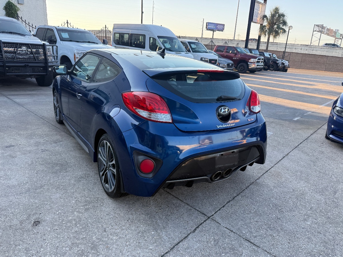 2016 Hyundai Veloster Turbo photo 3