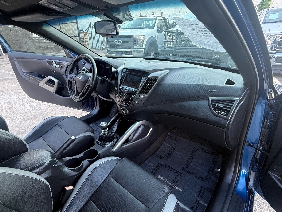 2016 Hyundai Veloster Turbo photo 12
