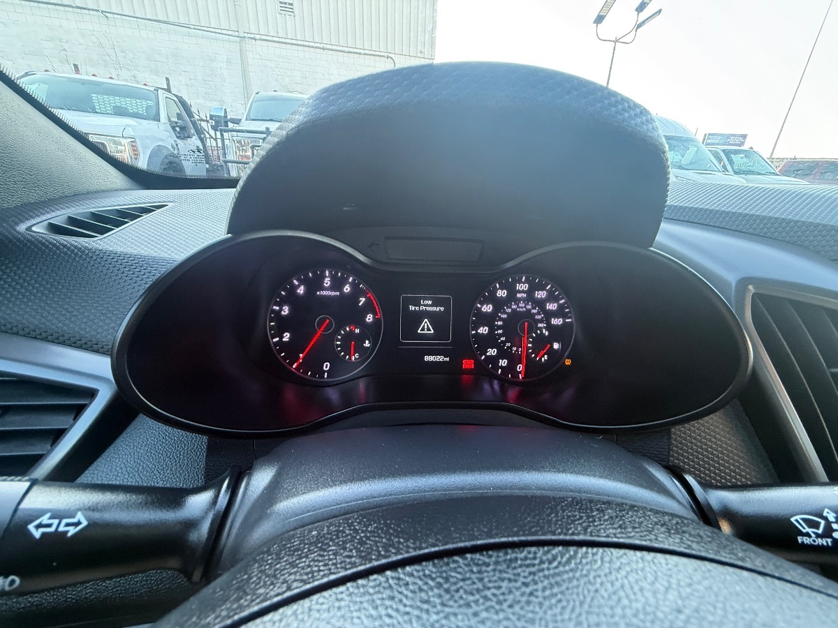 2016 Hyundai Veloster Turbo photo 19