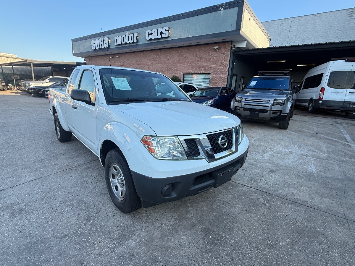2017 Nissan Frontier King Cab S photo 2