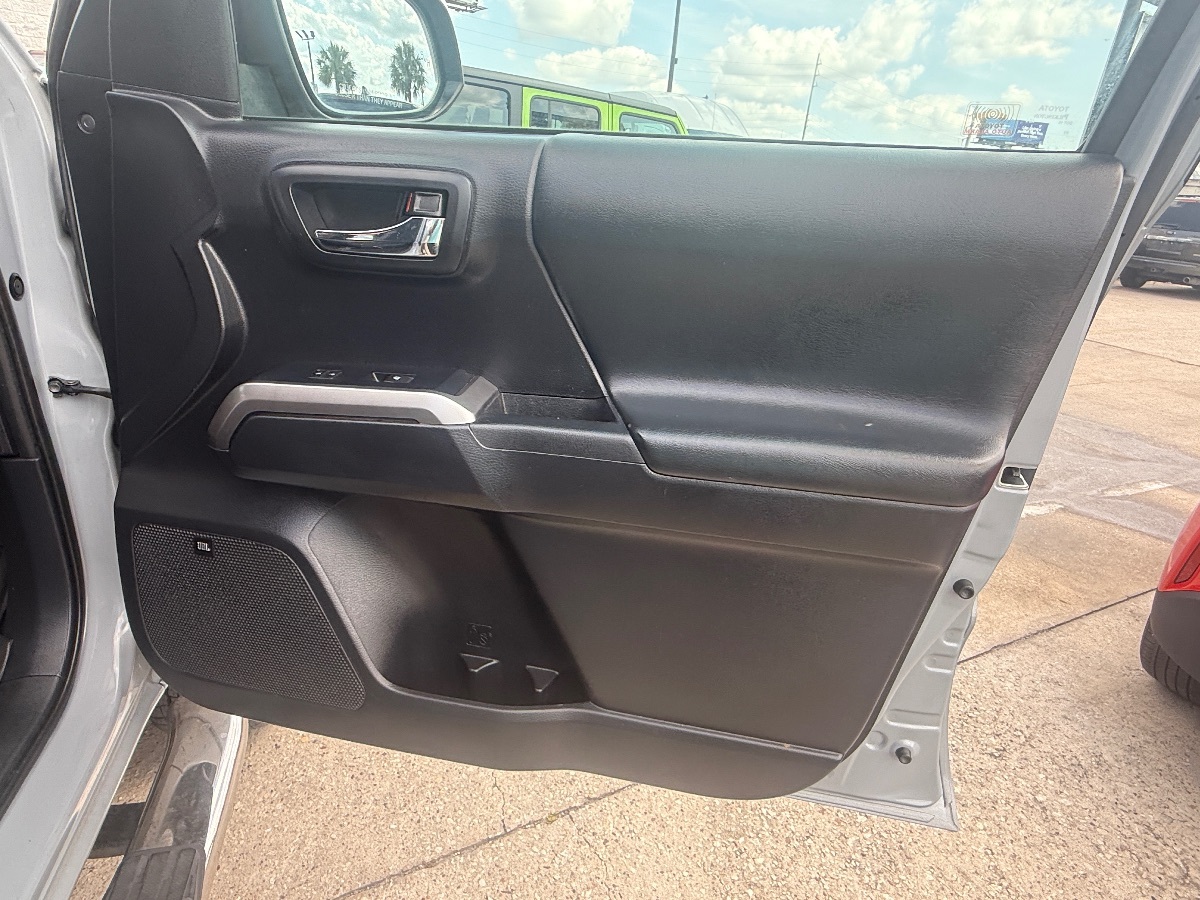 2019 Toyota Tacoma SR Double Cab V6 photo 17