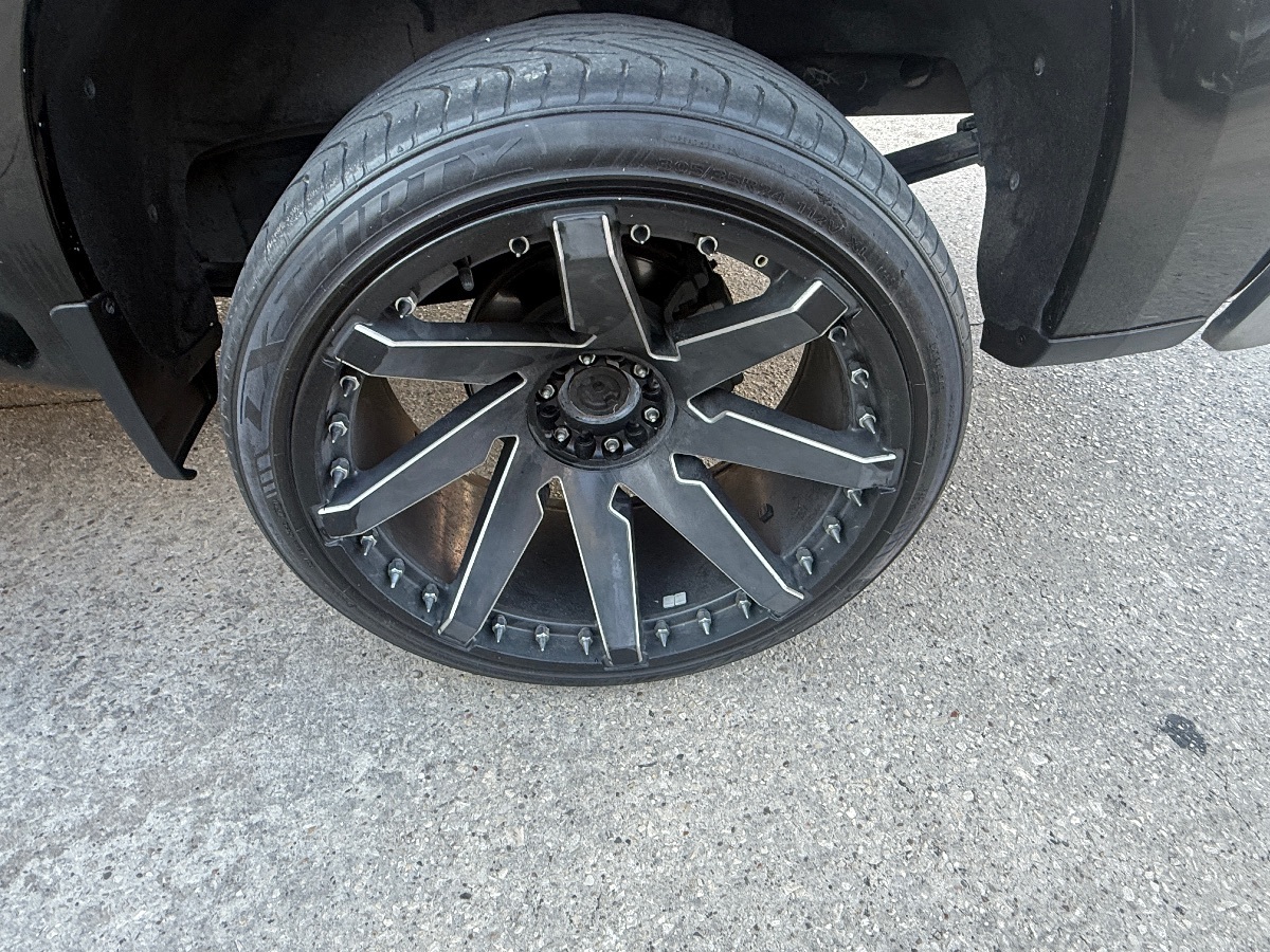 2022 Chevrolet Silverado 1500 LTZ Texas Edition photo 9