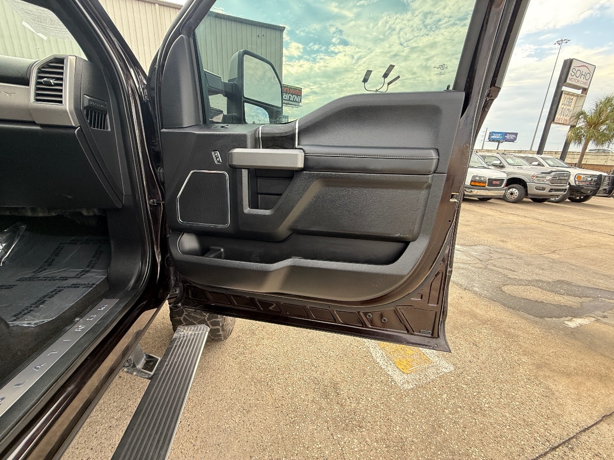 2019 Ford F-250 Platinum photo 18