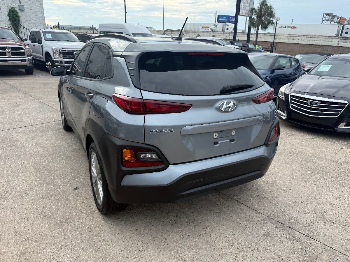 2020 Hyundai Kona SEL photo 2