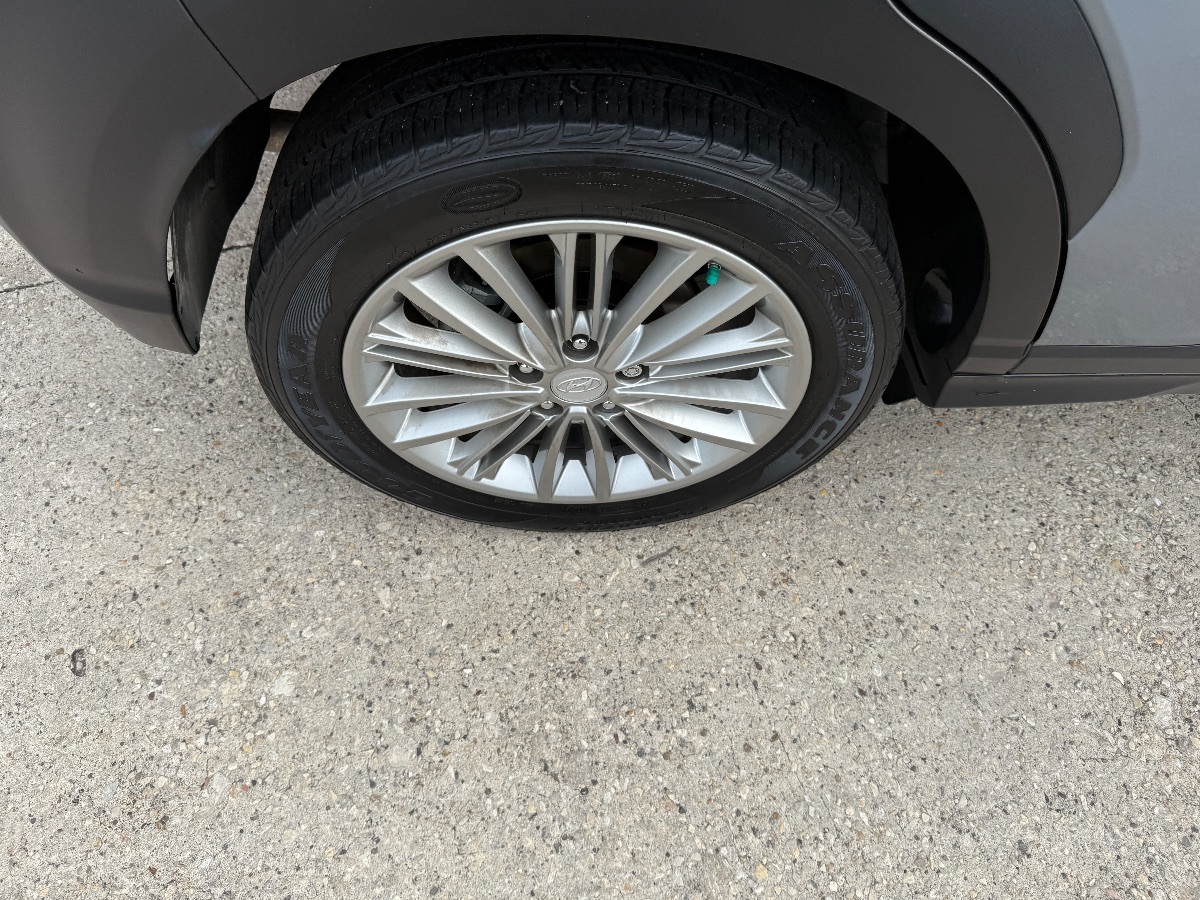 2020 Hyundai Kona SEL photo 7