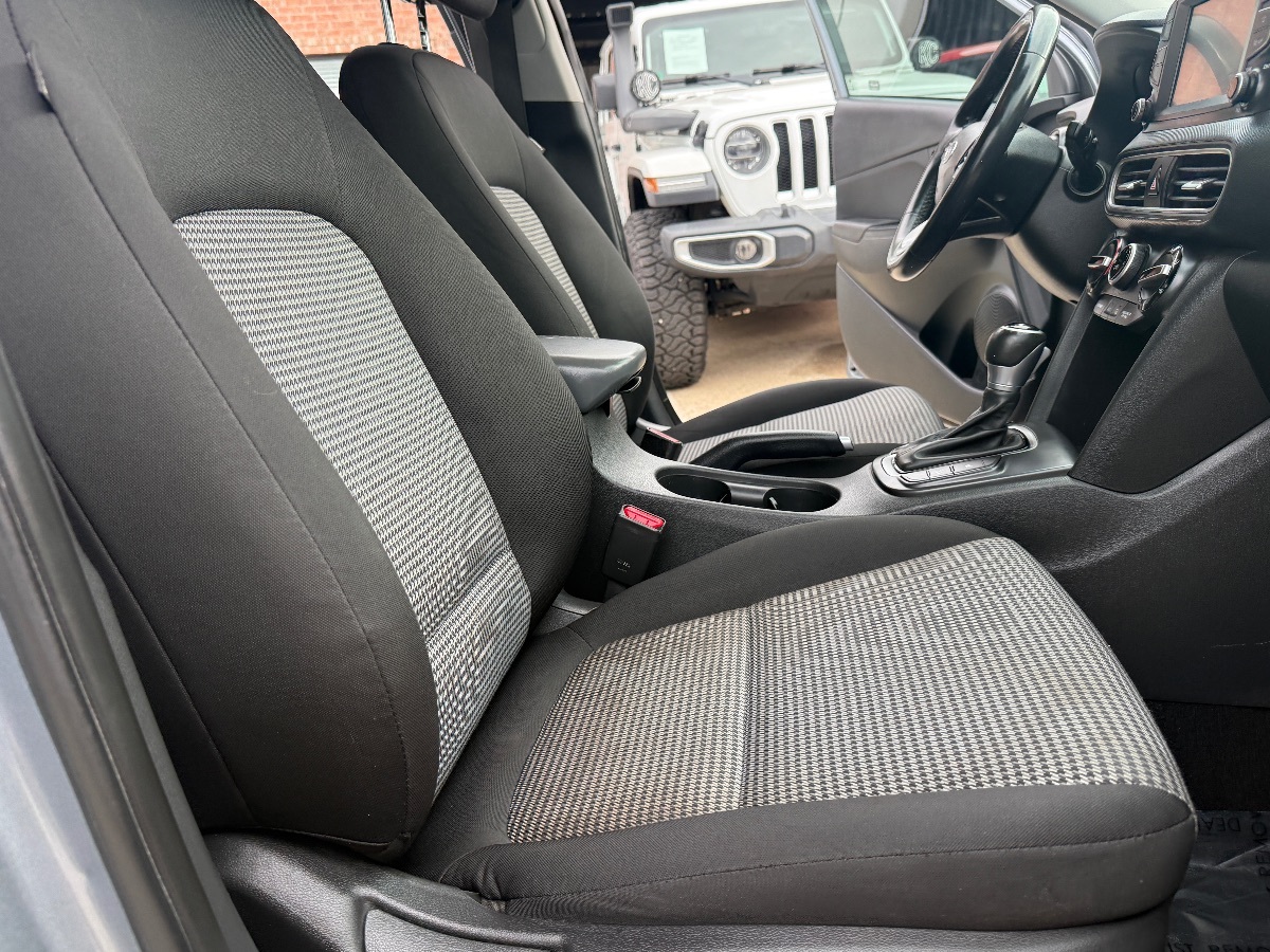 2020 Hyundai Kona SEL photo 10