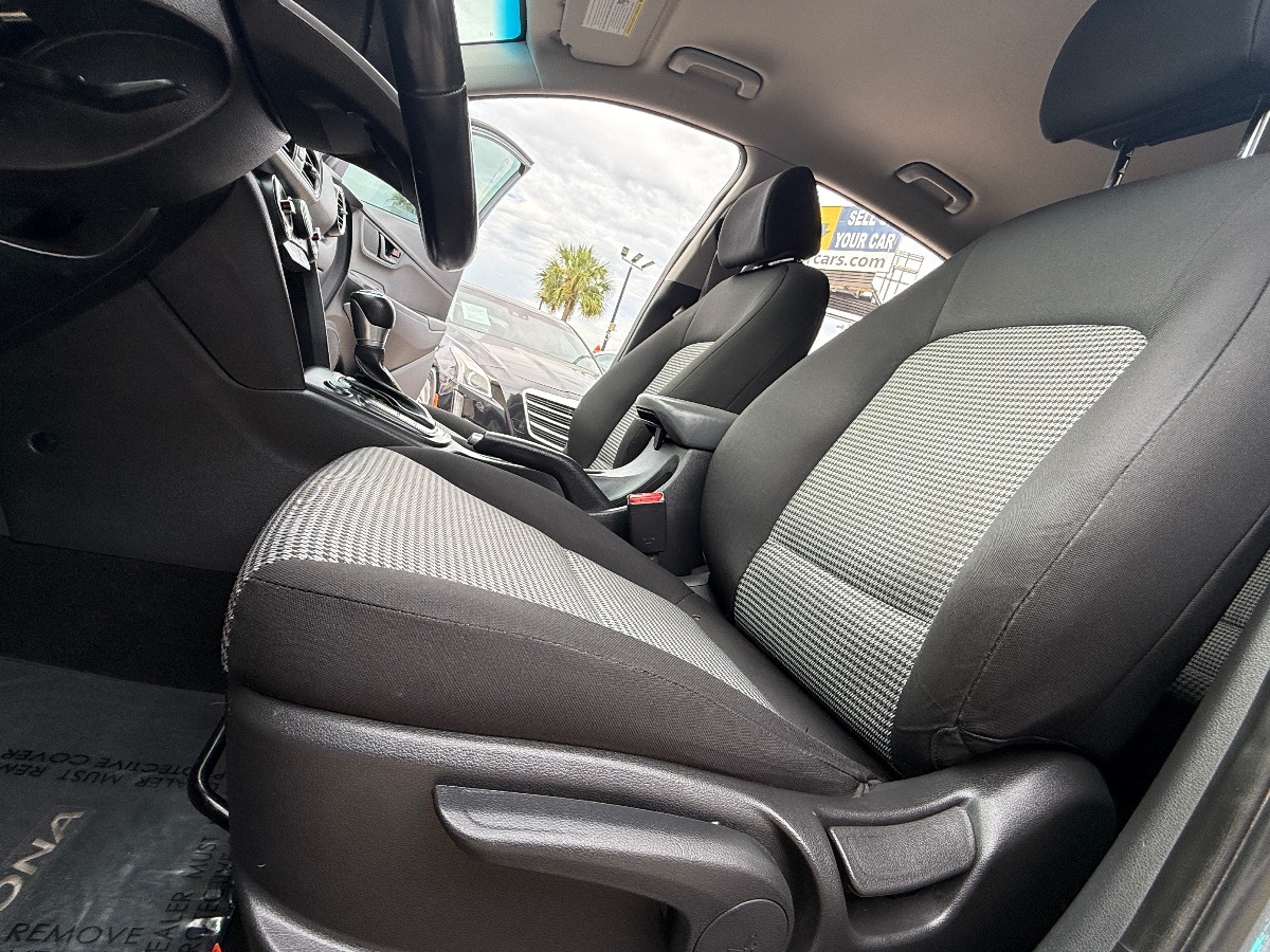 2020 Hyundai Kona SEL photo 18
