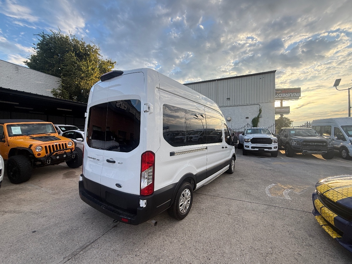 2022 Ford Transit Passenger XLT photo 5