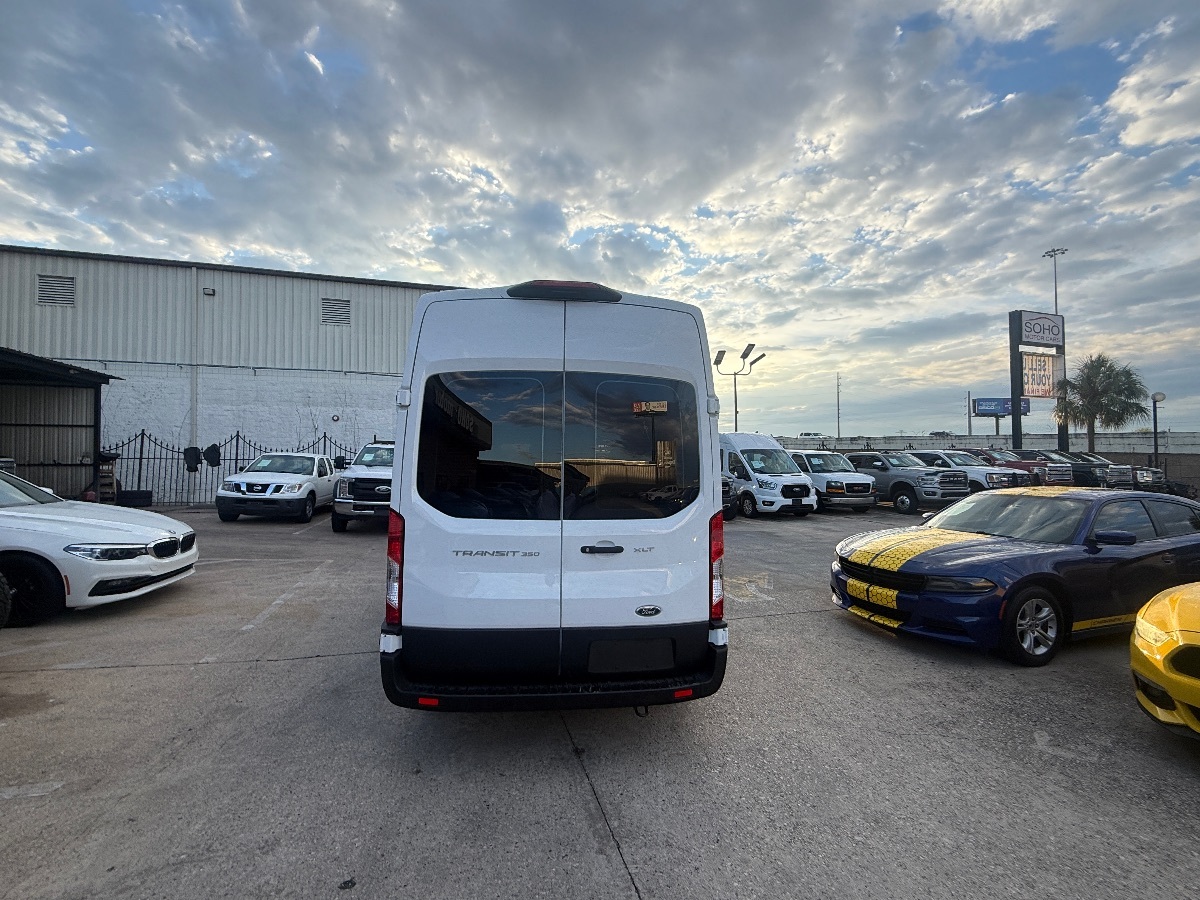 2022 Ford Transit Passenger XLT photo 6