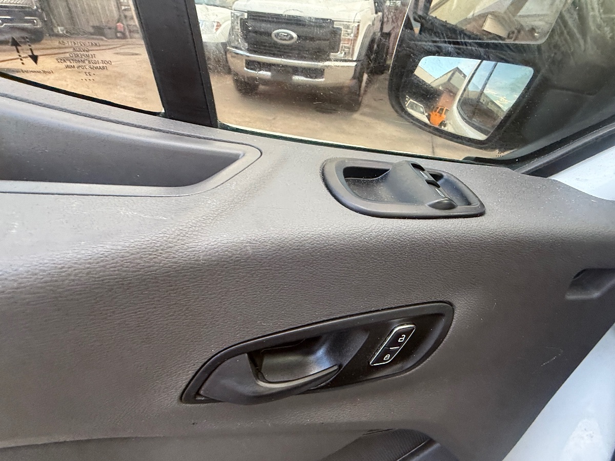 2022 Ford Transit Passenger XLT photo 18
