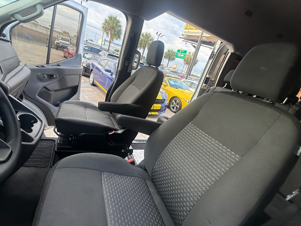 2022 Ford Transit Passenger XLT photo 21