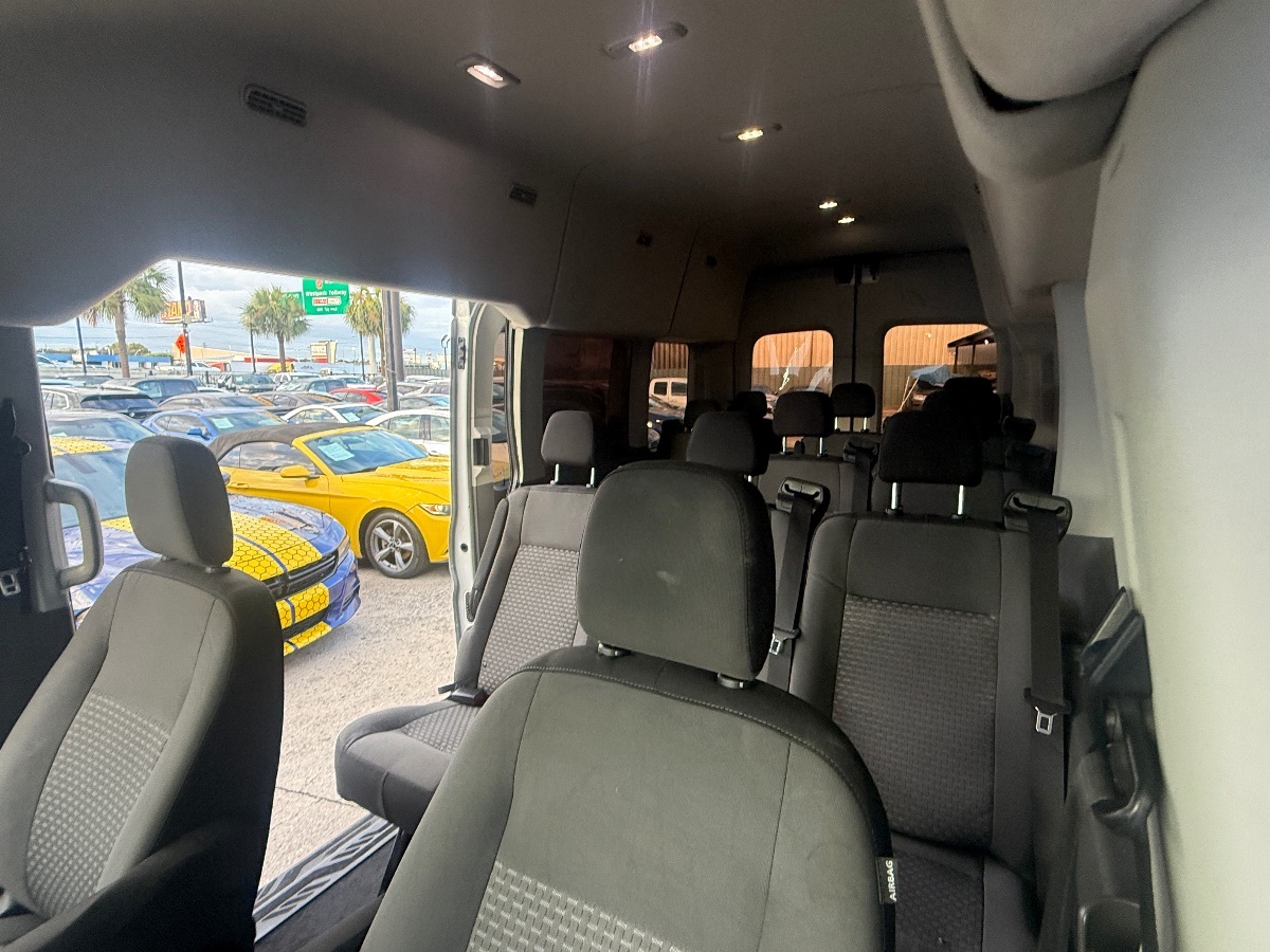2022 Ford Transit Passenger XLT photo 22