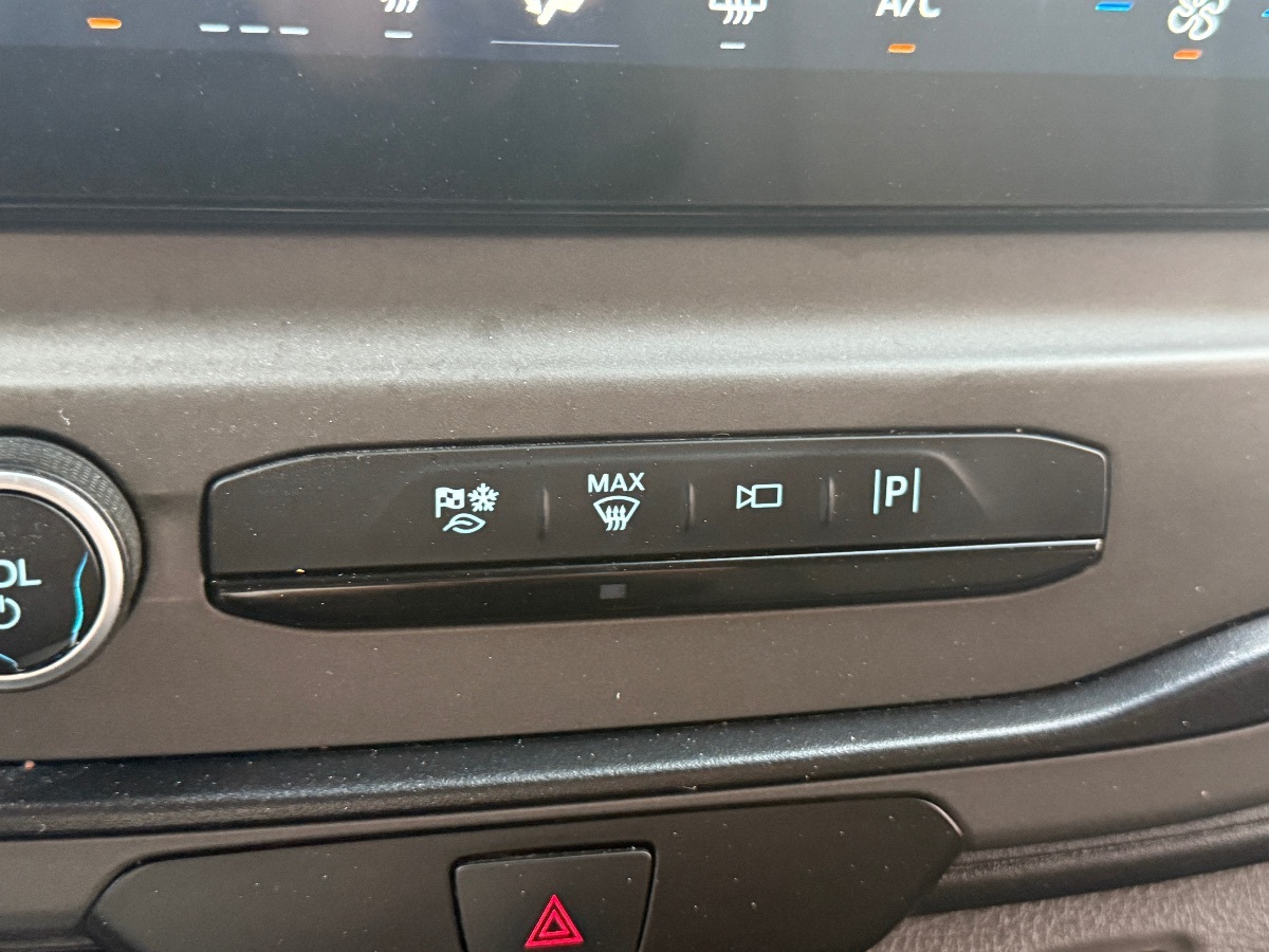 2022 Ford Transit Passenger XLT photo 24