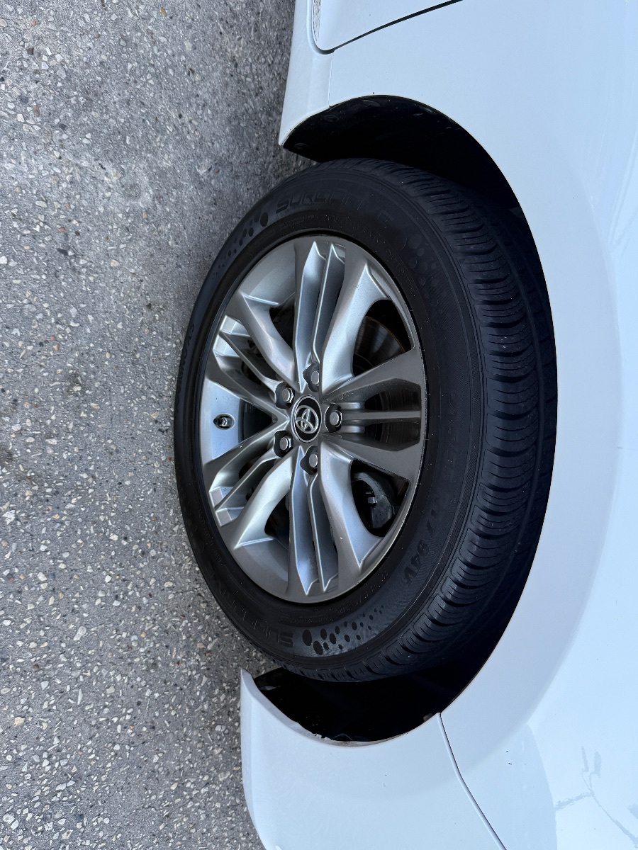 2015 Toyota Camry SE photo 9