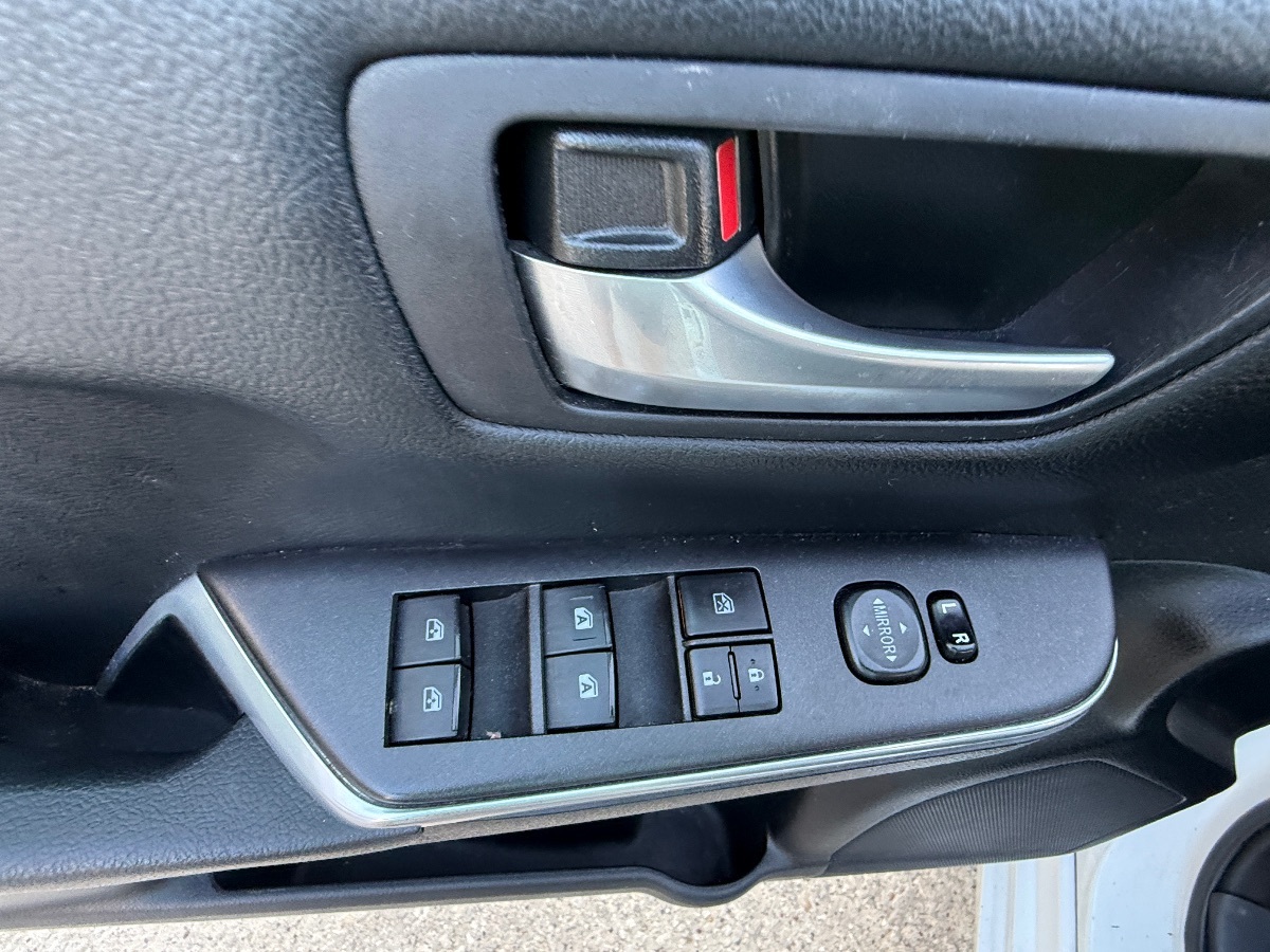 2015 Toyota Camry SE photo 15