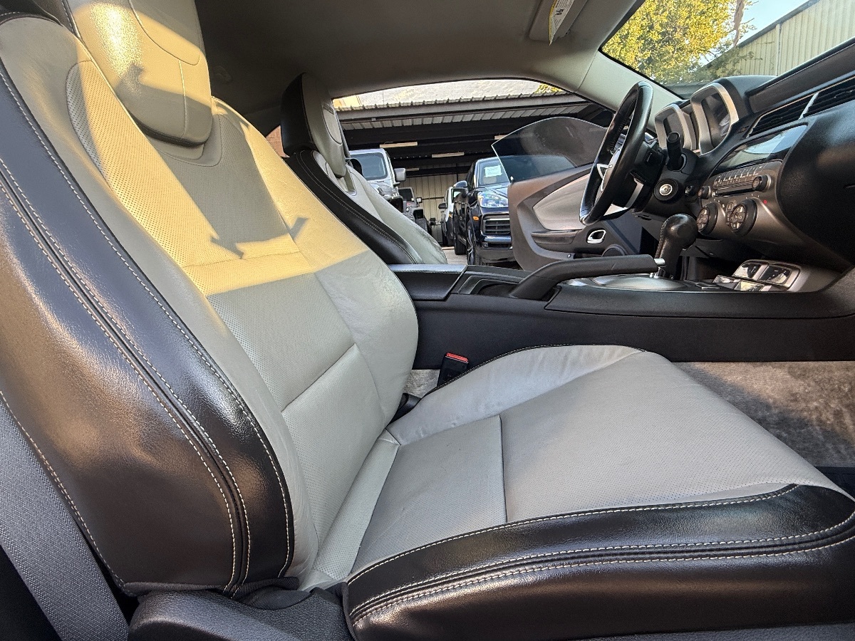 2011 Chevrolet Camaro 2SS photo 17