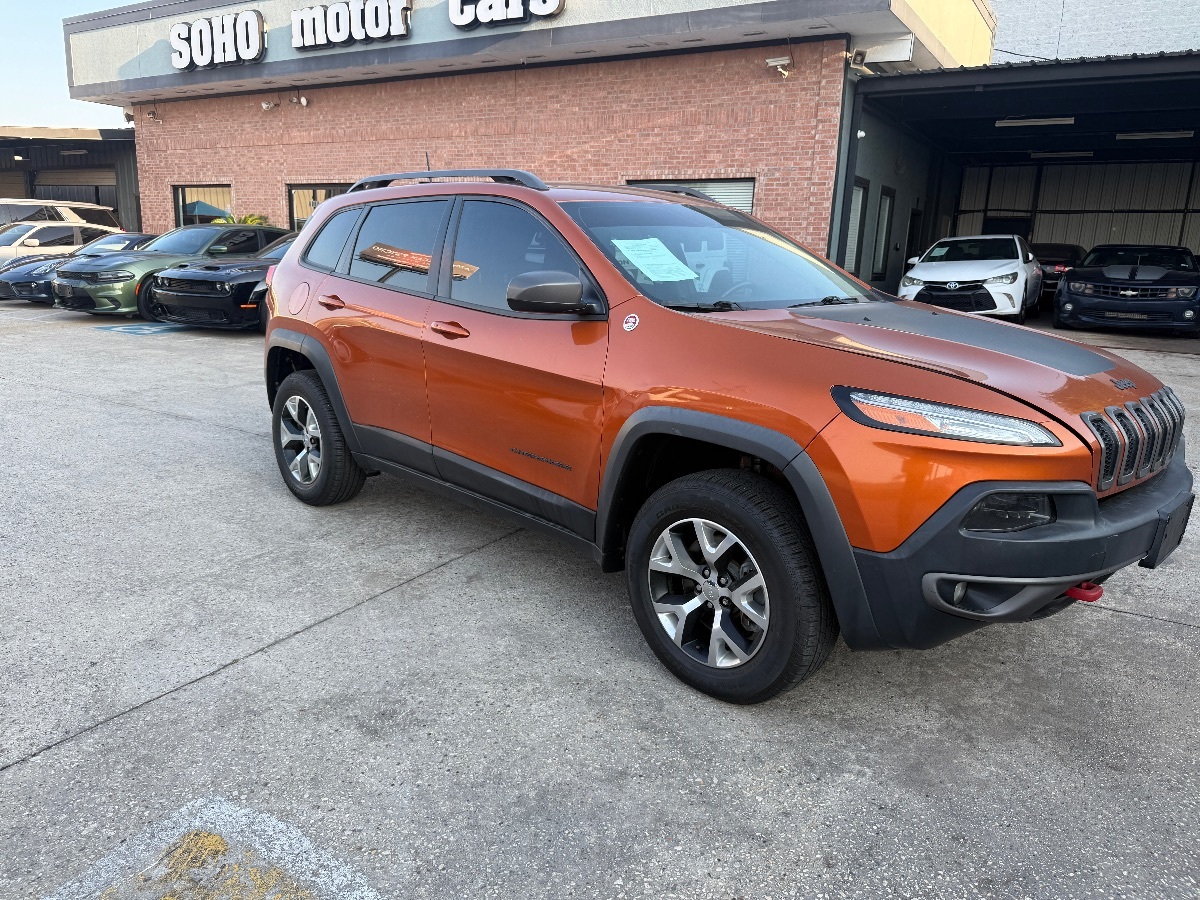 2016 Jeep Cherokee Trailhawk photo 2