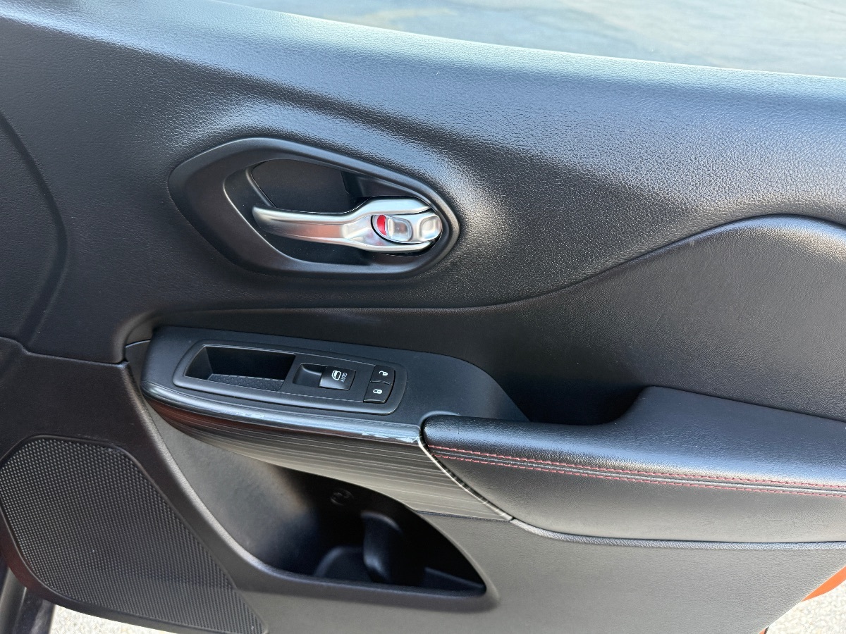 2016 Jeep Cherokee Trailhawk photo 13