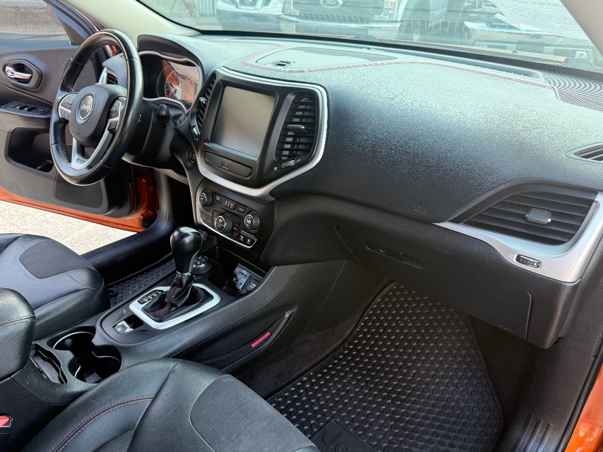 2016 Jeep Cherokee Trailhawk photo 14