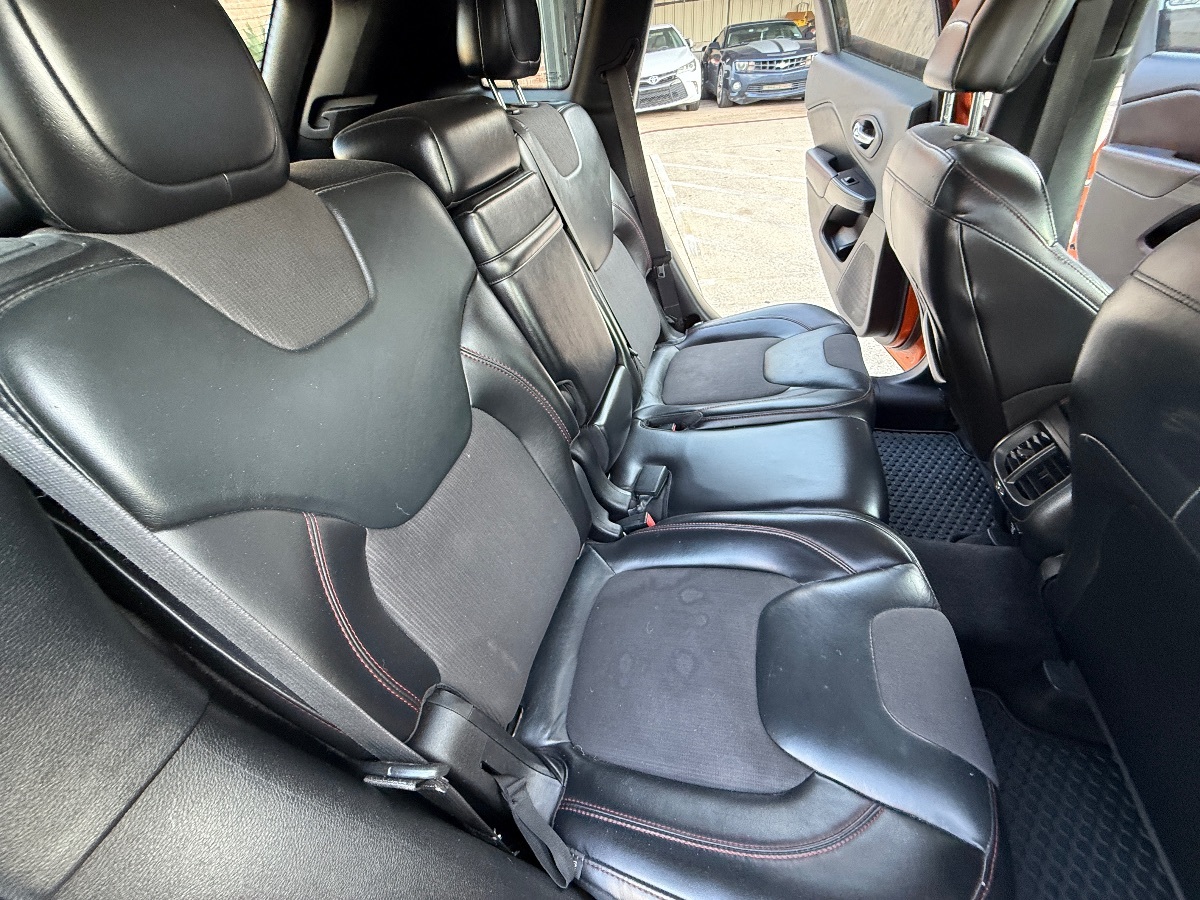 2016 Jeep Cherokee Trailhawk photo 16