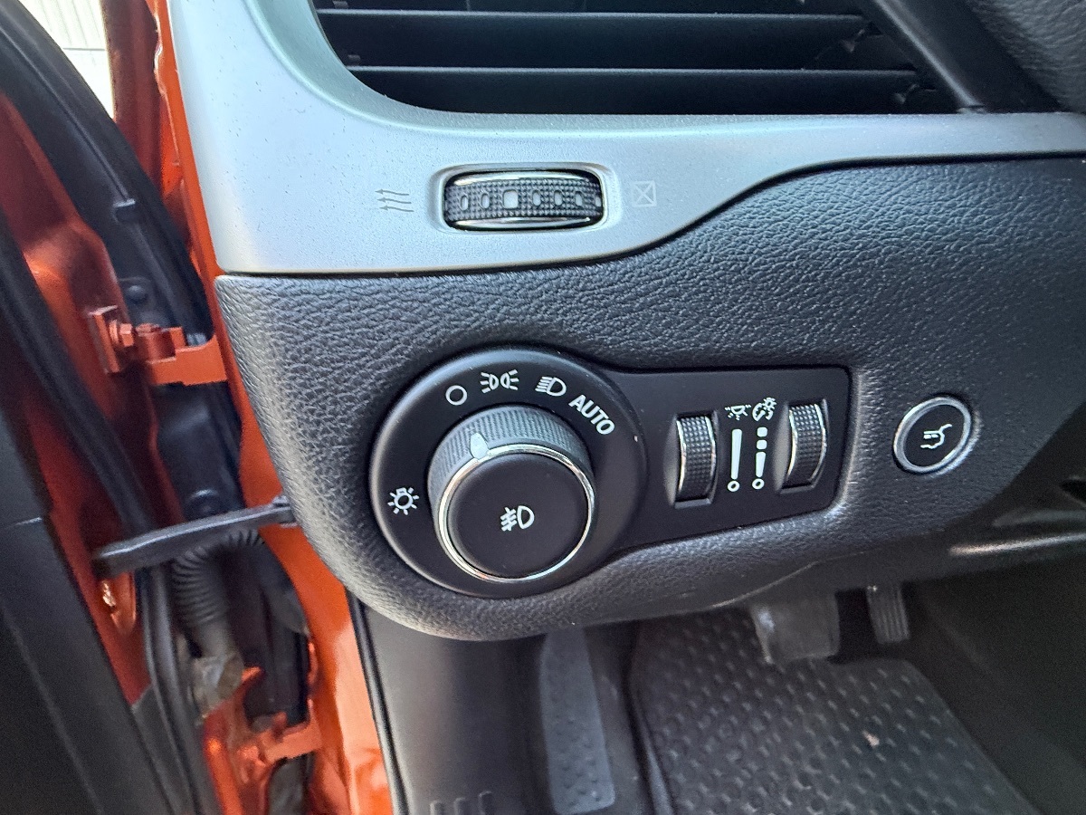 2016 Jeep Cherokee Trailhawk photo 21