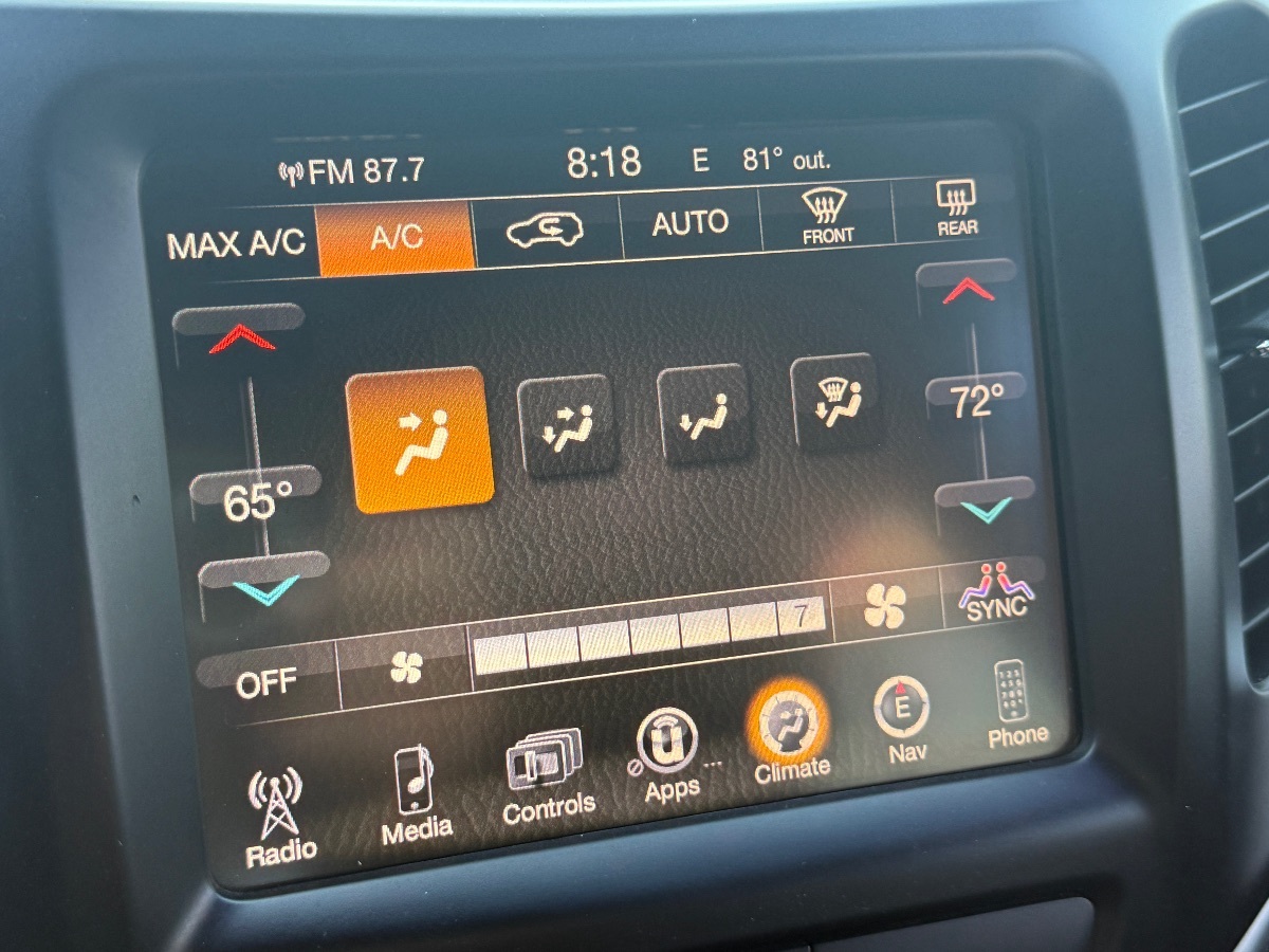 2016 Jeep Cherokee Trailhawk photo 25