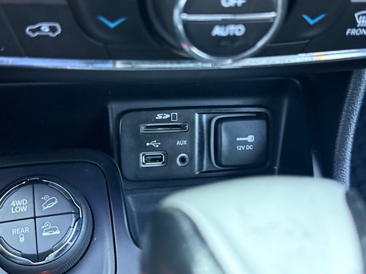 2016 Jeep Cherokee Trailhawk photo 27
