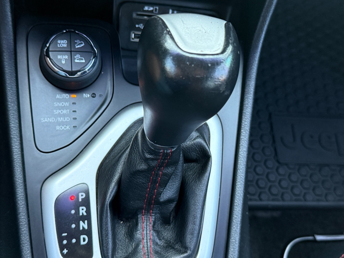 2016 Jeep Cherokee Trailhawk photo 29