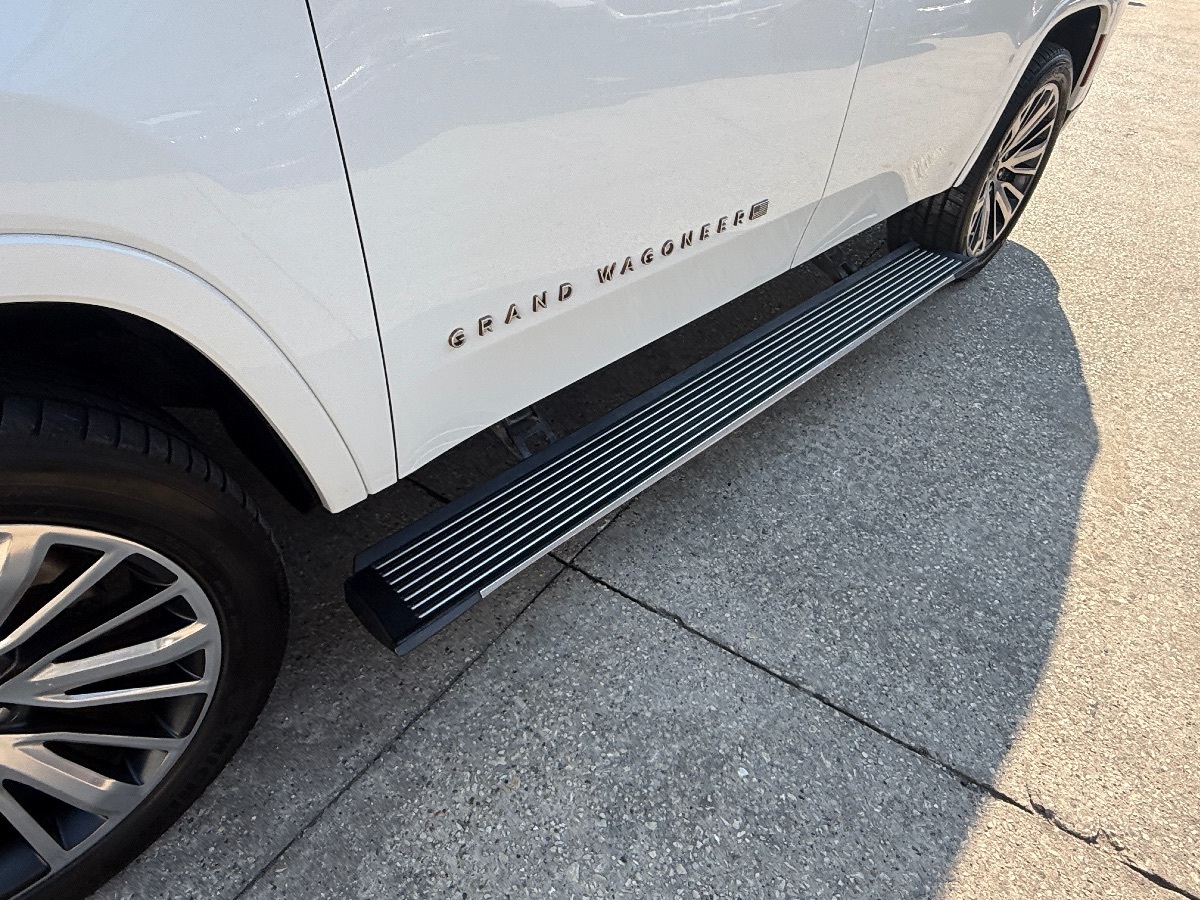 2022 Jeep Grand Wagoneer III photo 10