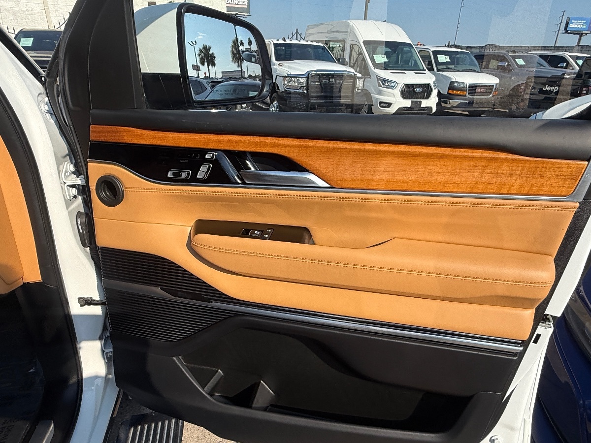 2022 Jeep Grand Wagoneer III photo 16