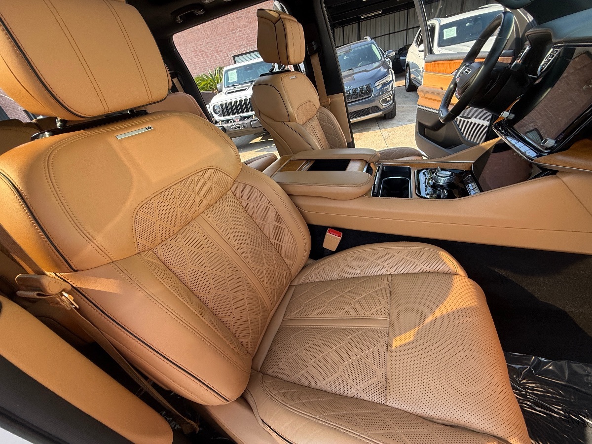2022 Jeep Grand Wagoneer III photo 18