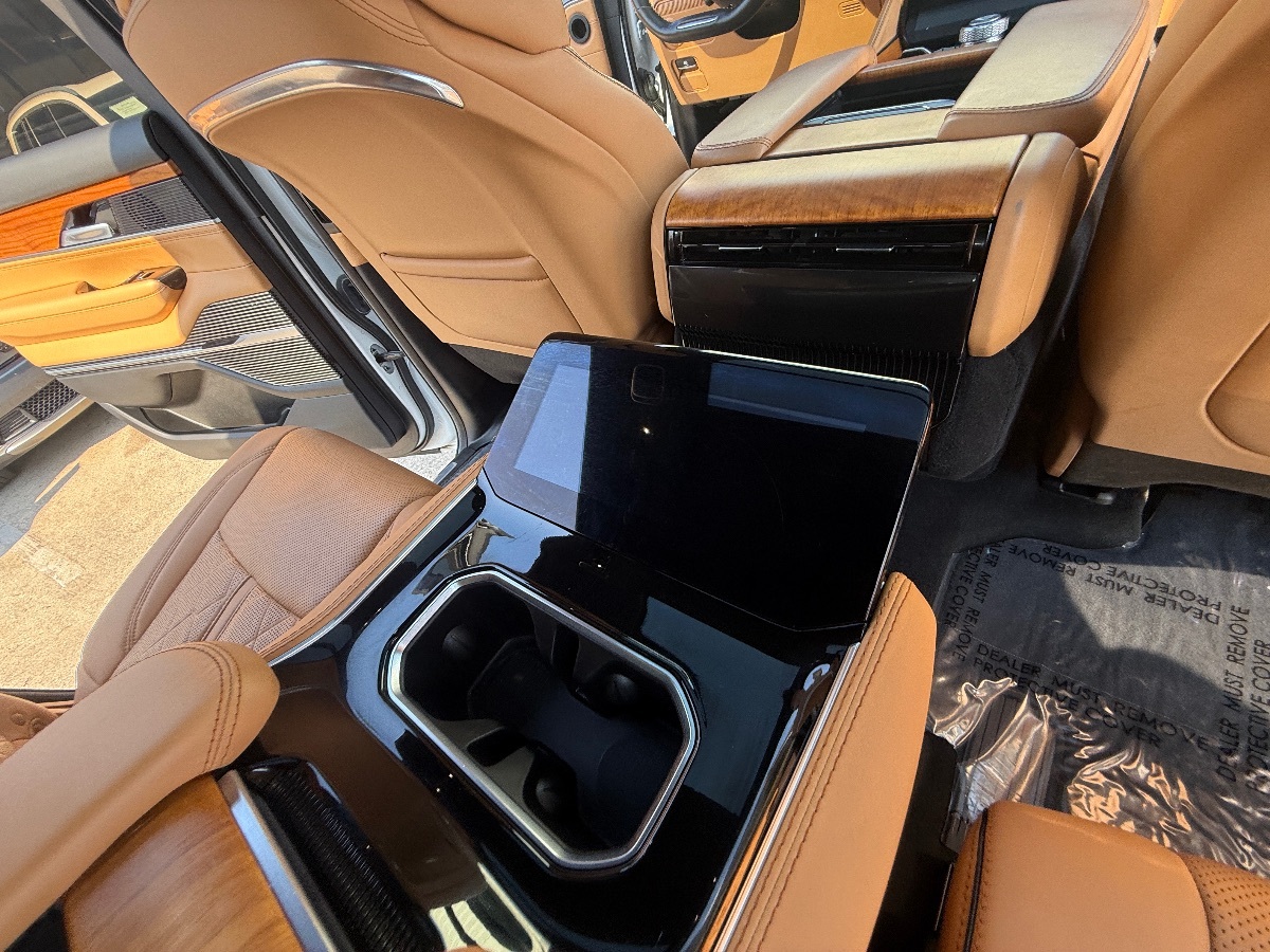 2022 Jeep Grand Wagoneer III photo 20