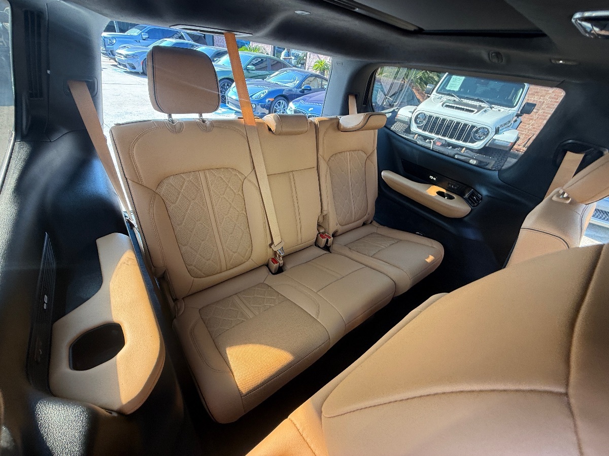 2022 Jeep Grand Wagoneer III photo 21