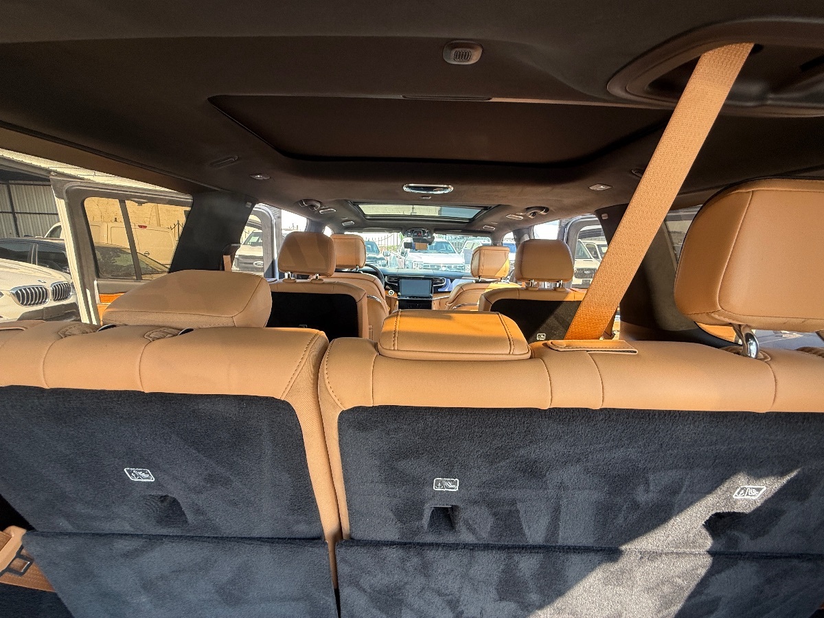 2022 Jeep Grand Wagoneer III photo 22