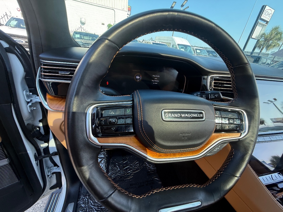 2022 Jeep Grand Wagoneer III photo 27