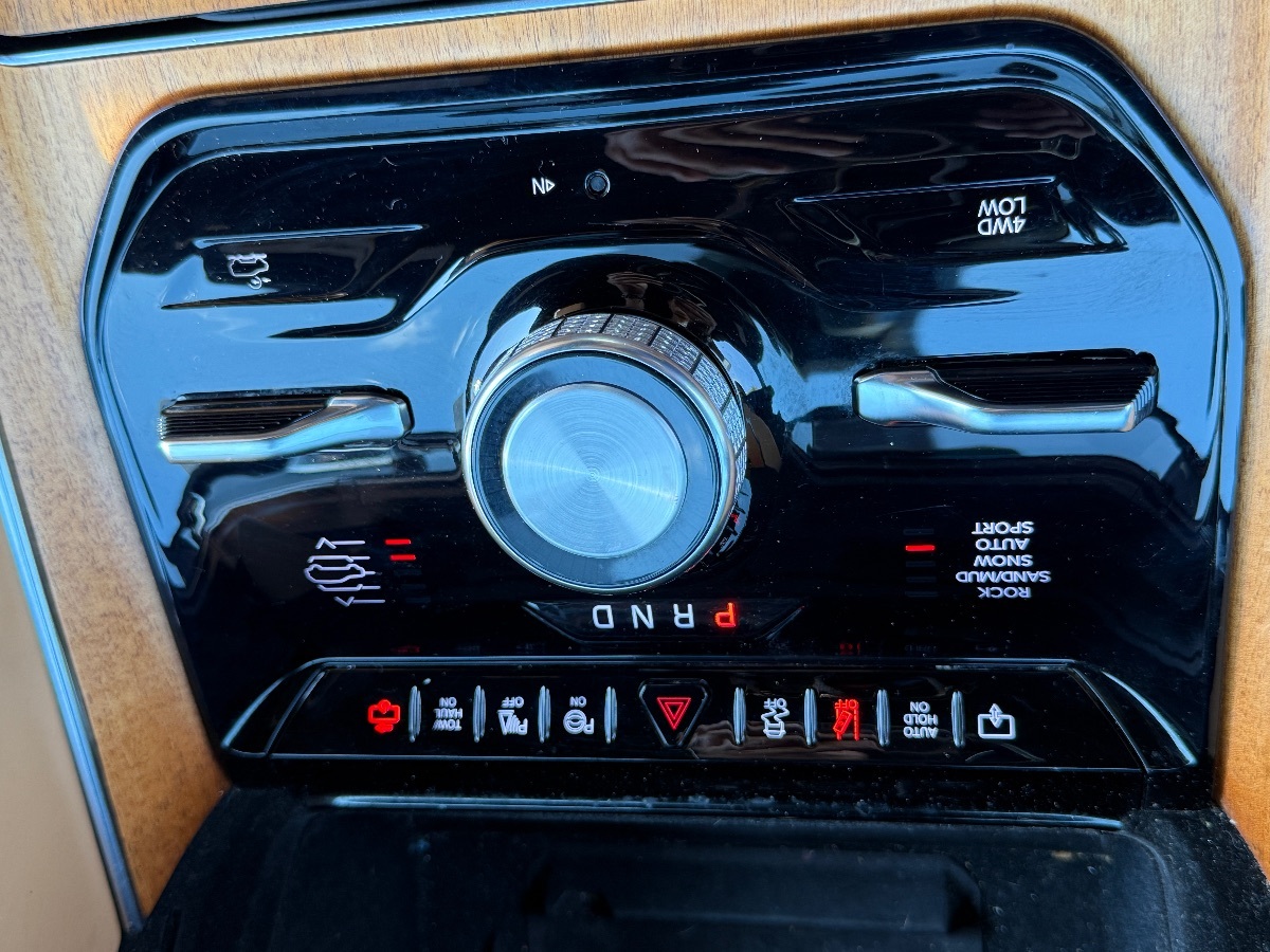 2022 Jeep Grand Wagoneer III photo 34